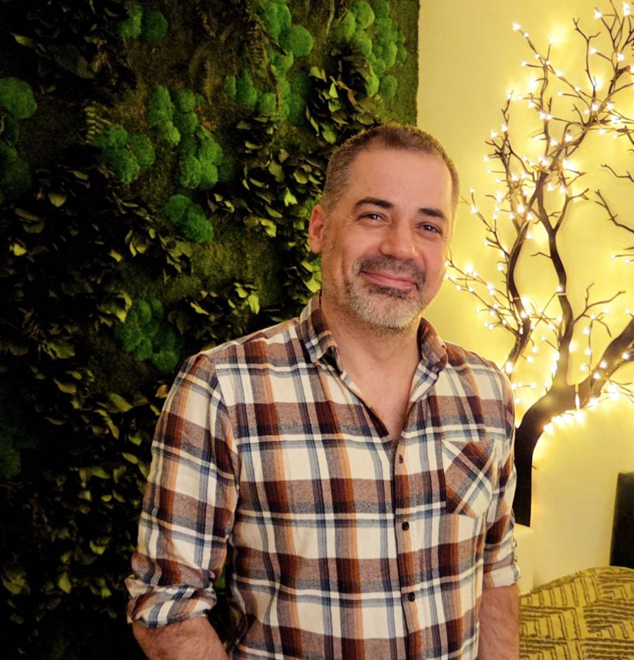 Vinny Vedosa, professional cuddler and somatic practitioner in Toronto